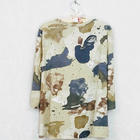 JODIFL | 3/4 Sleeve Distressed Top | M - Picture 2 of 7